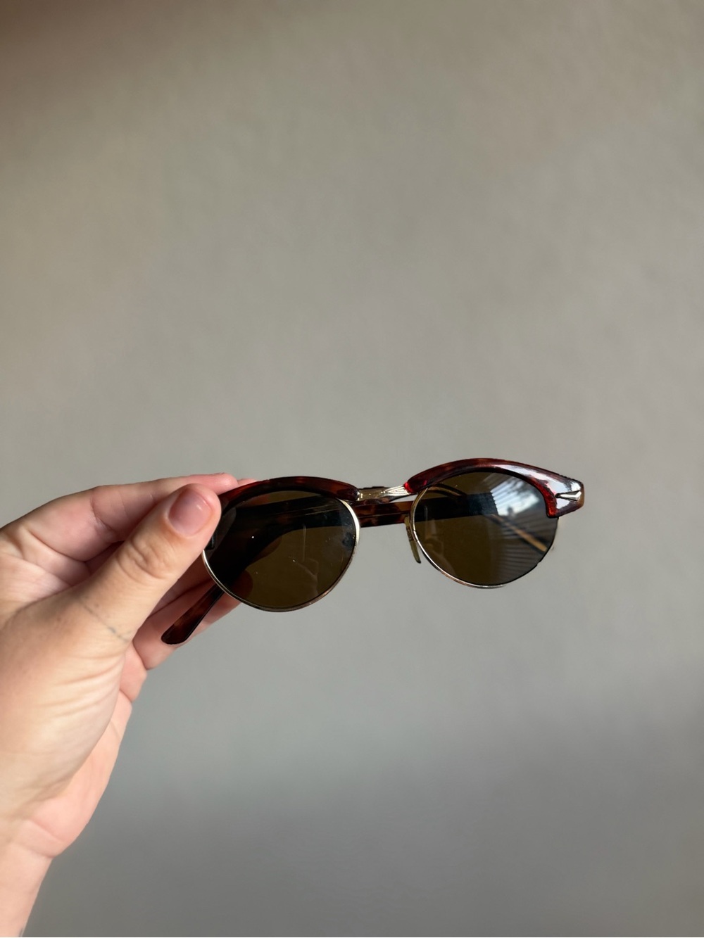 Classic Round Sunglasses - Brown Tortoise Frame